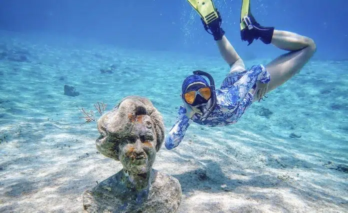 How long can you stay underwater with a snorkel? Here is Szandra Lukacs snorkeling in tropical waters.